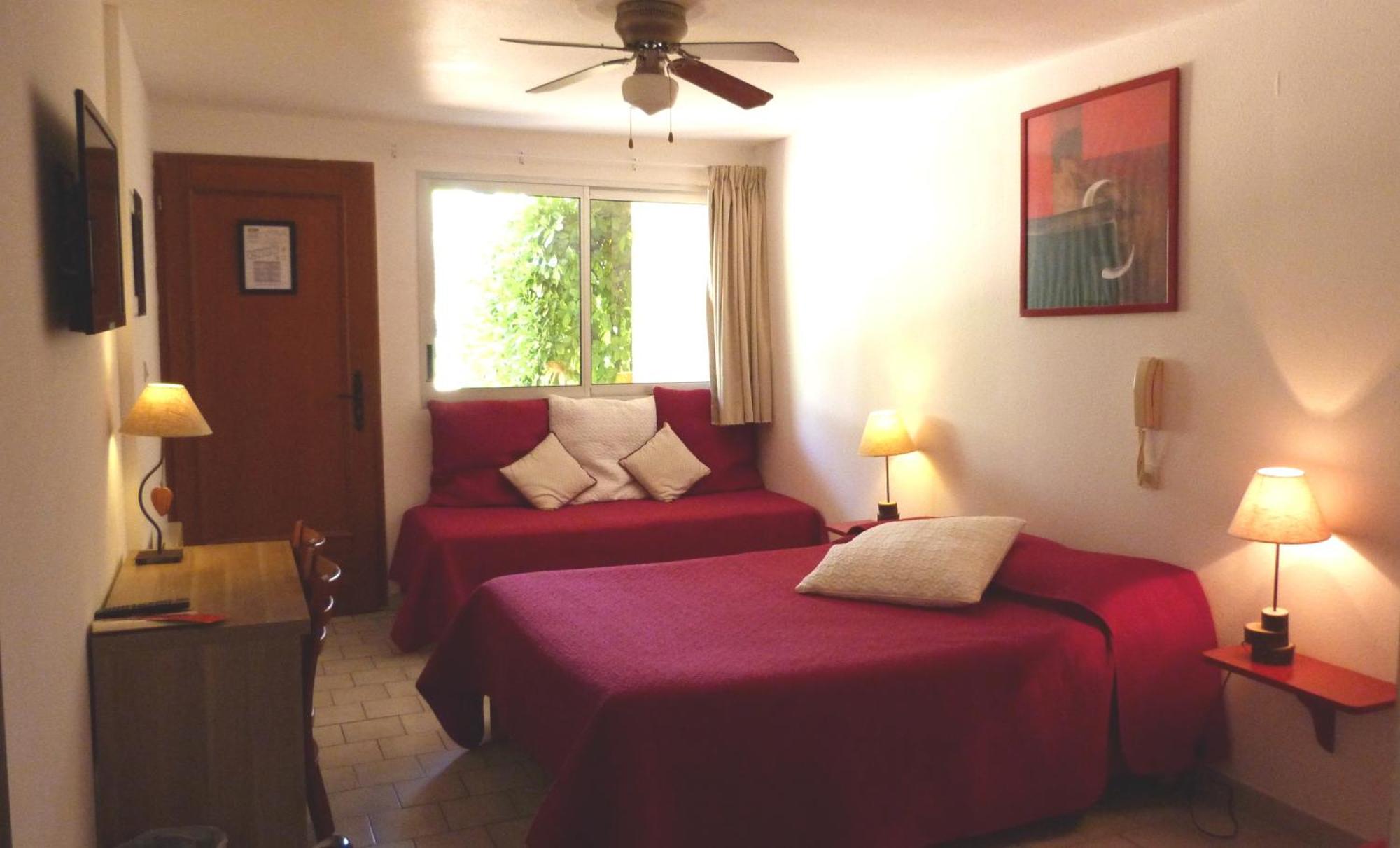 Lou Garbin Hotell Saint-Laurent-dʼAigouze Rom bilde