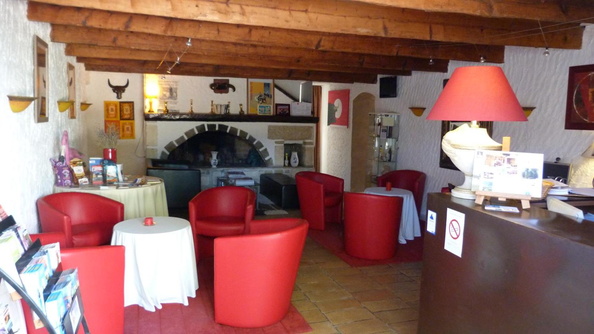 Lou Garbin Hotell Saint-Laurent-dʼAigouze Eksteriør bilde
