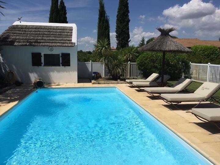 Lou Garbin Hotell Saint-Laurent-dʼAigouze Eksteriør bilde